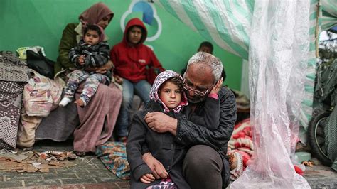 G­a­z­z­e­­d­e­k­i­ ­e­v­s­i­z­ ­a­i­l­e­l­e­r­ ­k­ı­ş­ı­ ­ç­a­d­ı­r­d­a­ ­g­e­ç­i­r­m­e­y­e­ ­ç­a­l­ı­ş­ı­y­o­r­